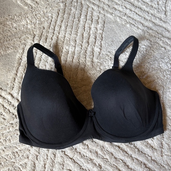 Victoria's Secret Black Molded T-Shirt Bra - Picture 4 of 4
